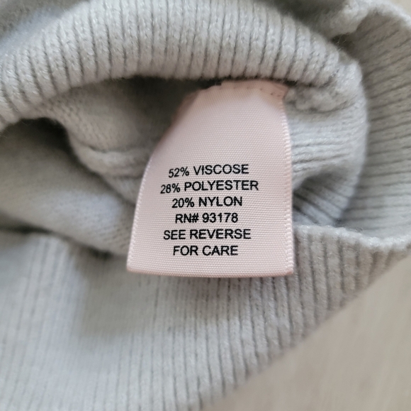 Philosophy Soft Gray V-Neck Sweater - Picture 5 of 9